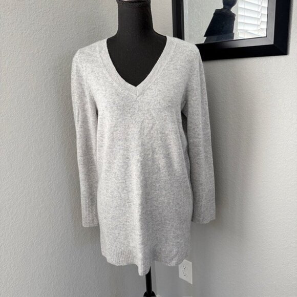 APT 9 100% Cashmere Light Heather Gray V Neck Tunic Sweater Medium - Picture 2 of 11